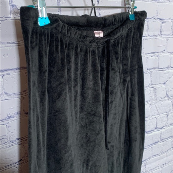 Juicy Couture Womens Velvet Cropped Pants Black Rhinestone Sz L Bling Y2K Grunge - Picture 2 of 6